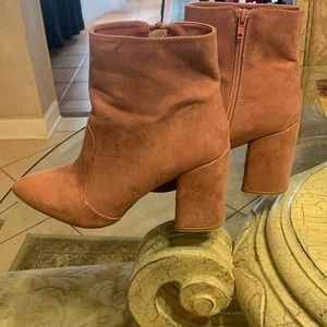 Size 9 zip up ankle boots